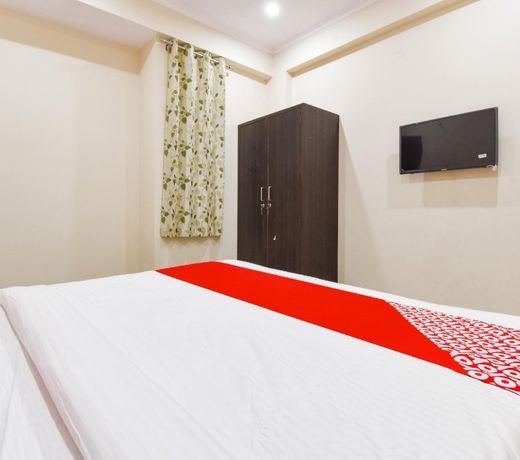 Flagship 60961 Hotel Blue Diamond