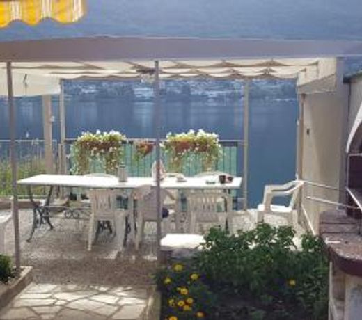 La casa dei cigni sul lago d’Orta