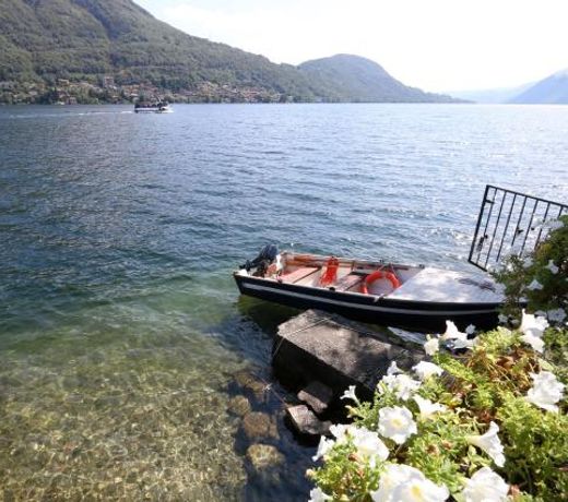 La casa dei cigni sul lago d’Orta