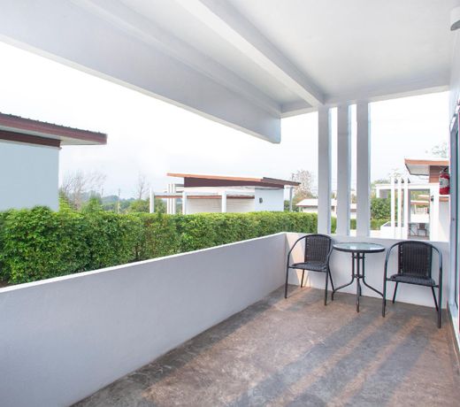OYO 659 Loft House Homestay