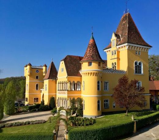 Georgi Schloss Hotel Garni