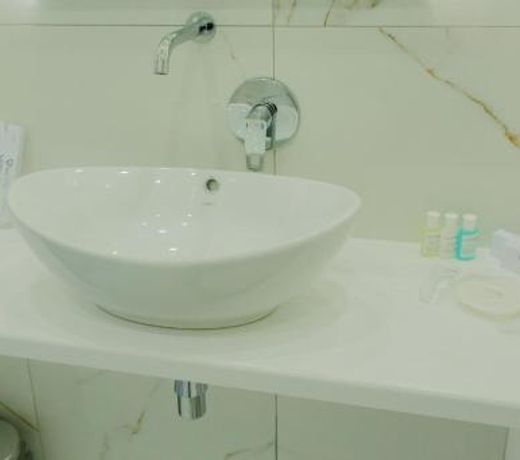 FreeDOM Premium Hotel