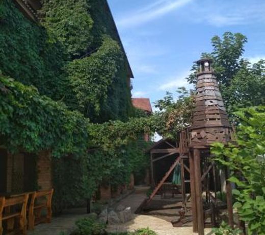 Captain Apartments