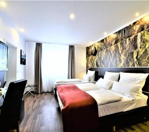 Ascot Hotel