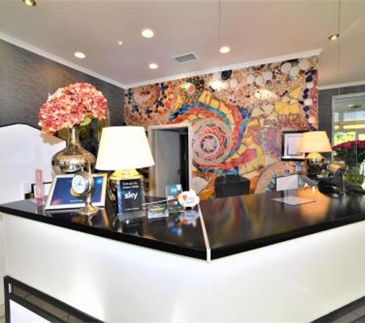 Ascot Hotel