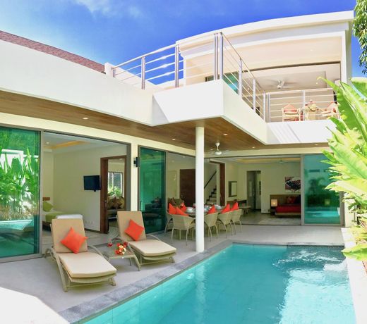 Private pool with 4 bedrooms in Rawai