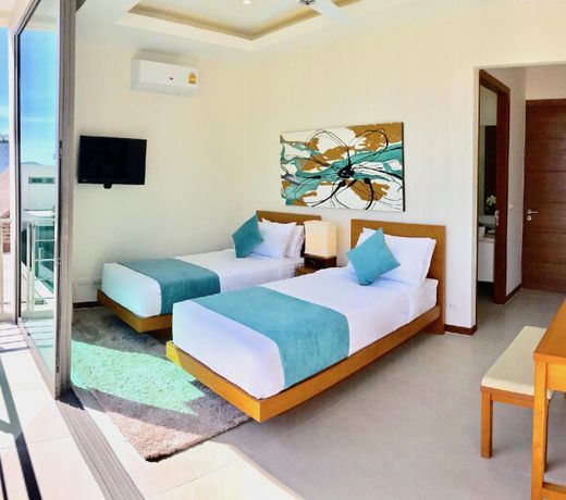 Private pool with 4 bedrooms in Rawai