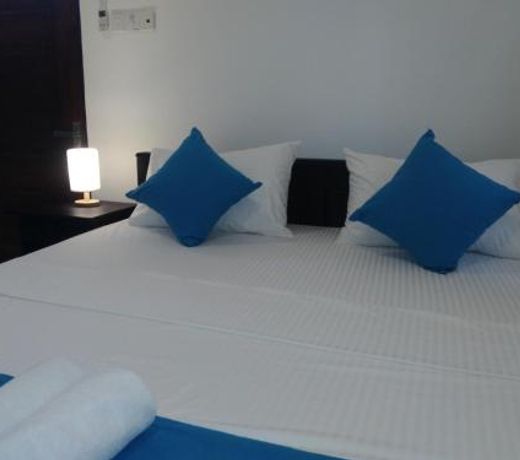 Queens Airport Residence