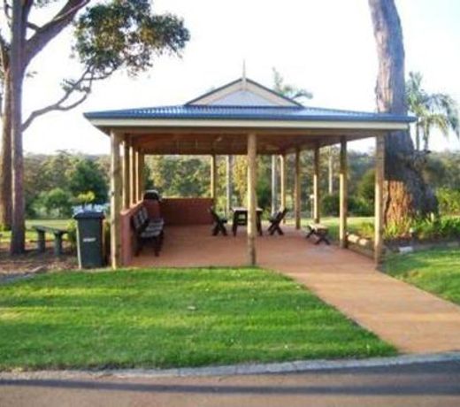 Tabourie Lake Motor Inn