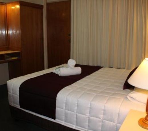 Tabourie Lake Motor Inn