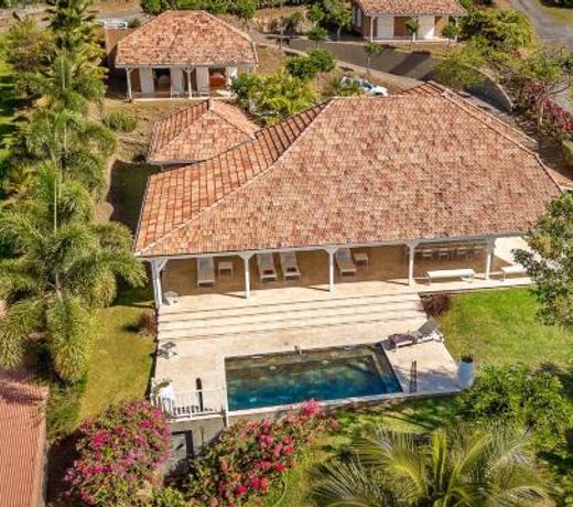 Hameau Cerisier piscine et vue mer