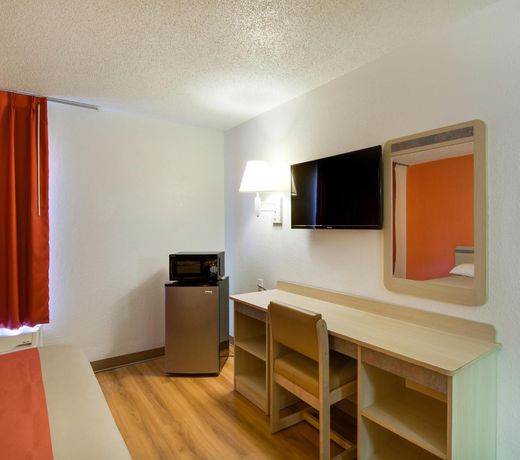 Motel 6-Waukegan, IL