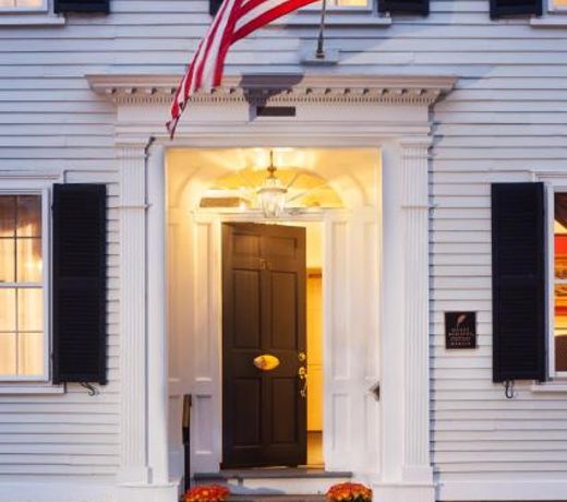Harbor Light Inn