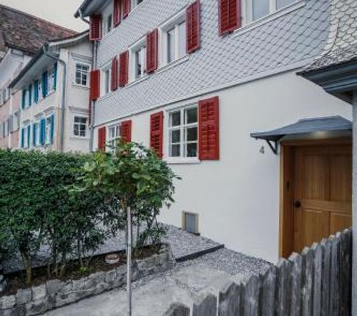 AUGUST Dachgeschosswohnung im judischen Viertel