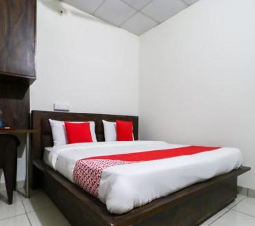 OYO 60858 Hotel Rk Inn
