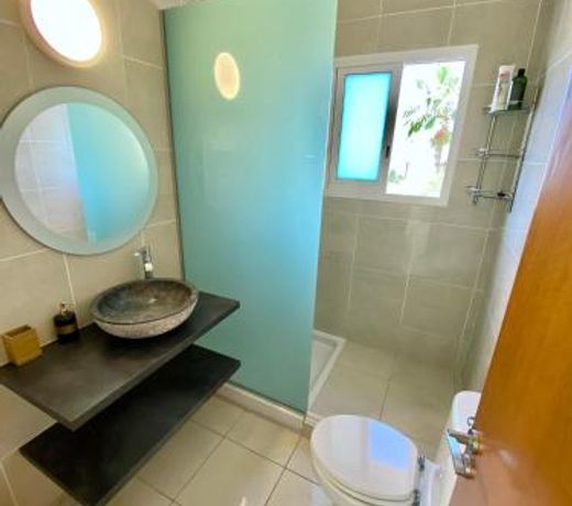 Holmes Place Luxury Seaview Apartments