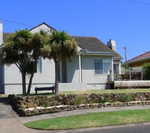BEACHPOINT COTTAGE