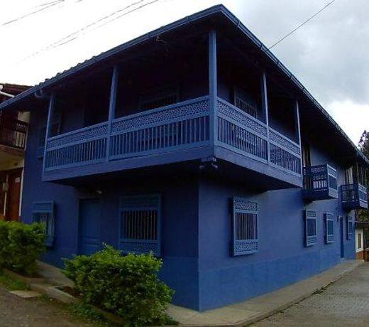 CASA AZUL LA GARRUCHA