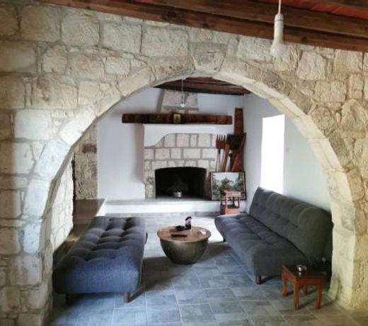 Romanos Villa