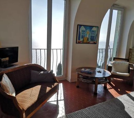 Dans village médiéval piétonnier, Suite exécutive vue mer exceptionnelle