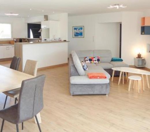 Beautiful home in Ginestas with 3 Bedrooms, WiFi and Outdoor swimming pool