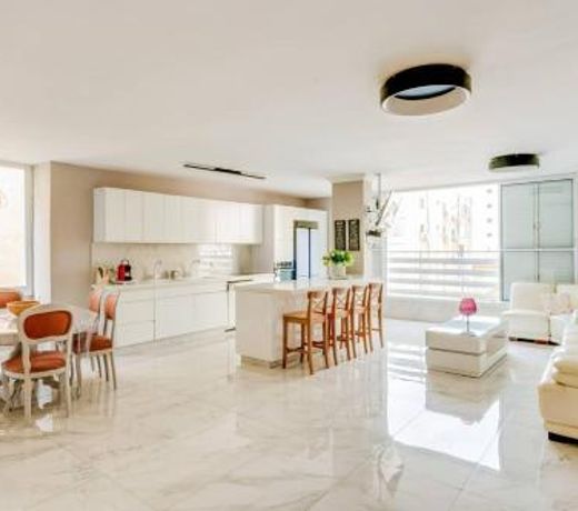 MAGNIFIQUE APPARTEMENT A 3' DE LA PLAGE ET KIKAR