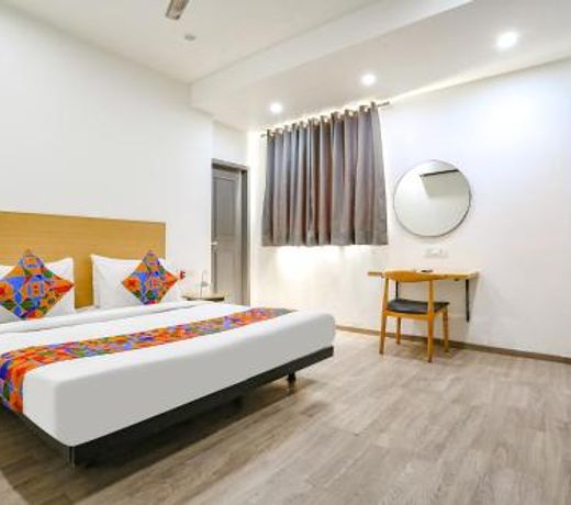 OYO Townhouse 441 Vat Hotels