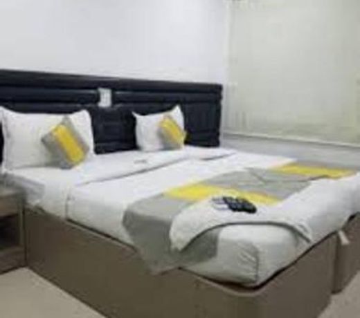 Cosy Room With Private Bath And Work Desk