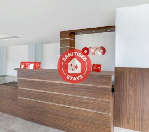 OYO 47017 Hotel Hallmark
