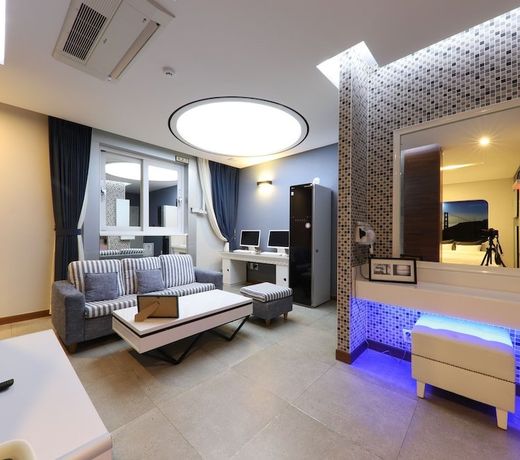 Urban Stay Hotel