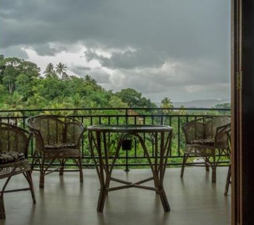 Chathu Holiday Home
