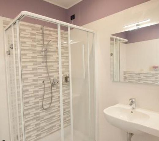 VARESE COMFORT ROOM