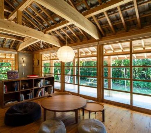 ãã¯ã®ã«å²ã¾ããå®¶ ãã°ããæ²ç¸å¤æ°å®¶ SAVANGI Okinawan Designed Folk House