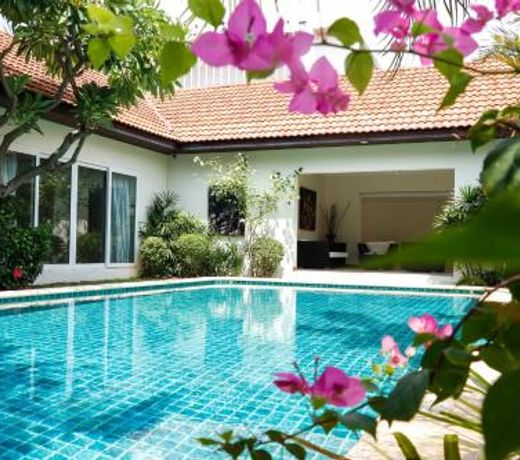 Luxury 4 bhk villa + private pool