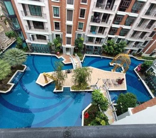 Espana Condo by Som