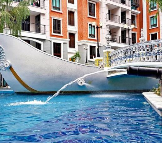 Espana Condo by Som