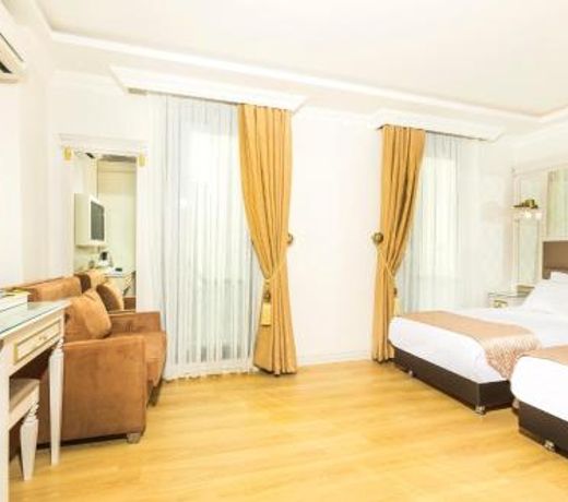 City Hall Hotel