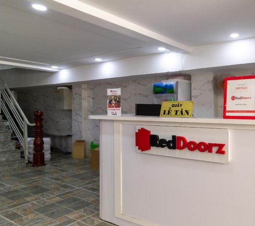 RedDoorz near ETown 4