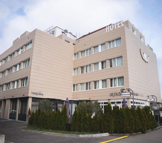 My Home Hotel - Free Parking