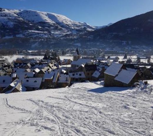 ST LARY-VIGNEC Charmant studio au calme