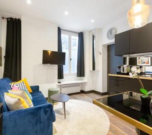 GuestReady - Exquisite Apartment in the Historical 7th District