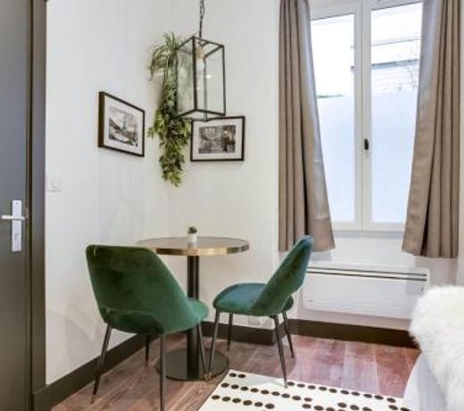 GuestReady - Exquisite Apartment in the Historical 7th District