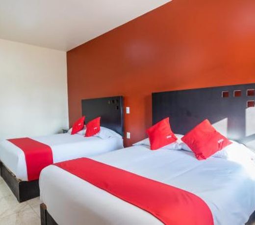 Hotel Emperadores Inn