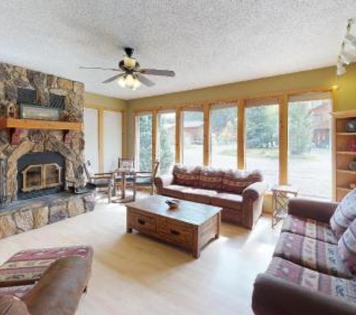 Streamside Retreat on the River