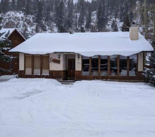 Streamside Retreat on the River