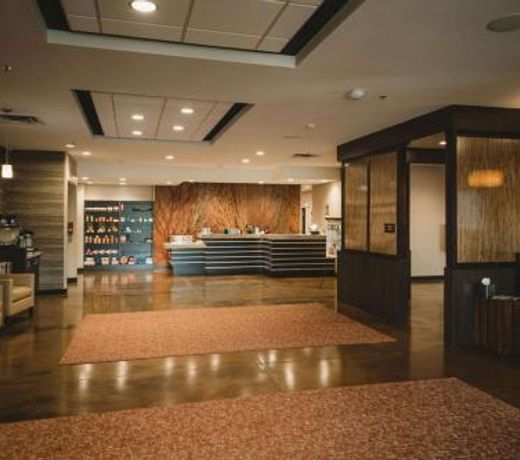 Best Western Plus Lakeview Hotel