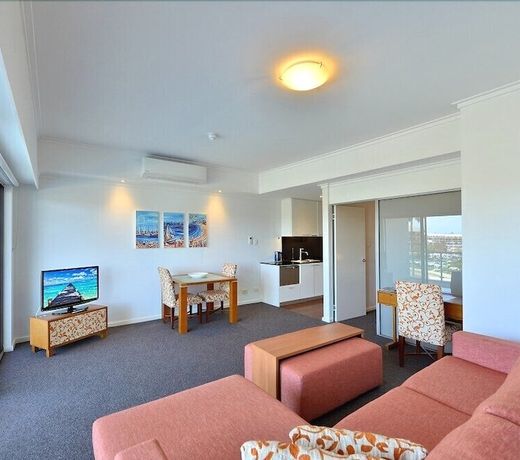 Sea Side 104