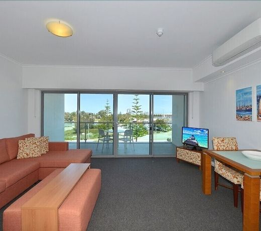 Sea Side 104