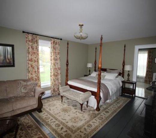Maplehurst Manor Bed and Breakfast