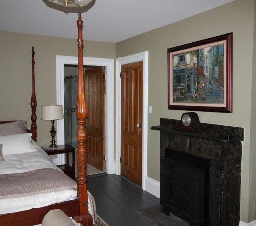 Maplehurst Manor Bed and Breakfast